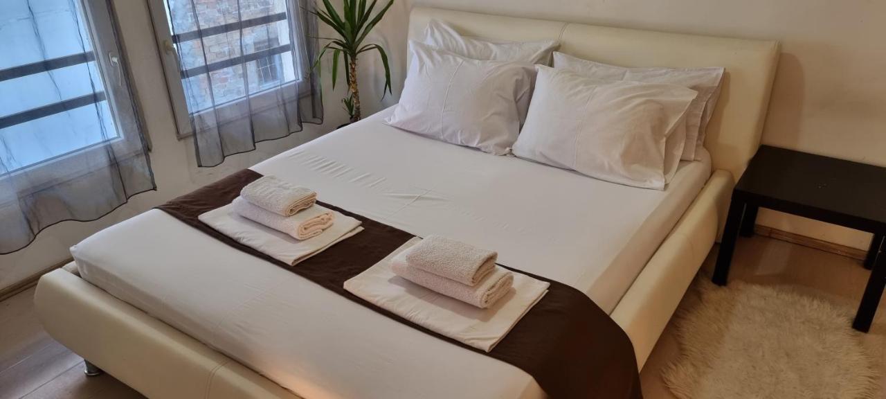 Garden Apartments Belgrado Esterno foto
